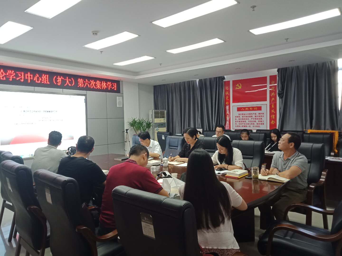 西州残联举行党组理论学习中心组(扩大) 第六次集体学习(图2) 3-200Z214121UV.jpg