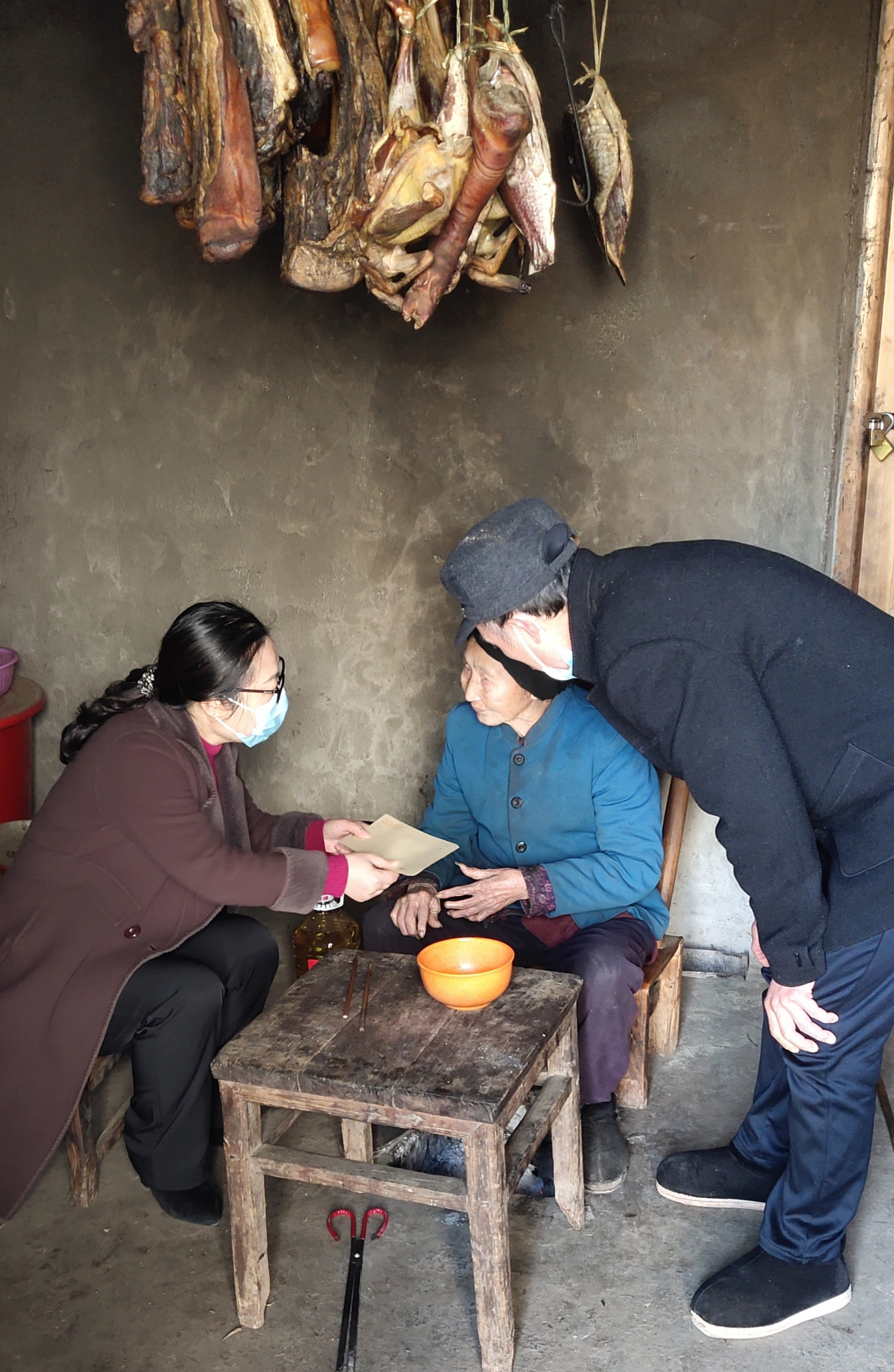 寒冬送温暖 帮扶暖人心(图3) 3-210131112954X3.jpg