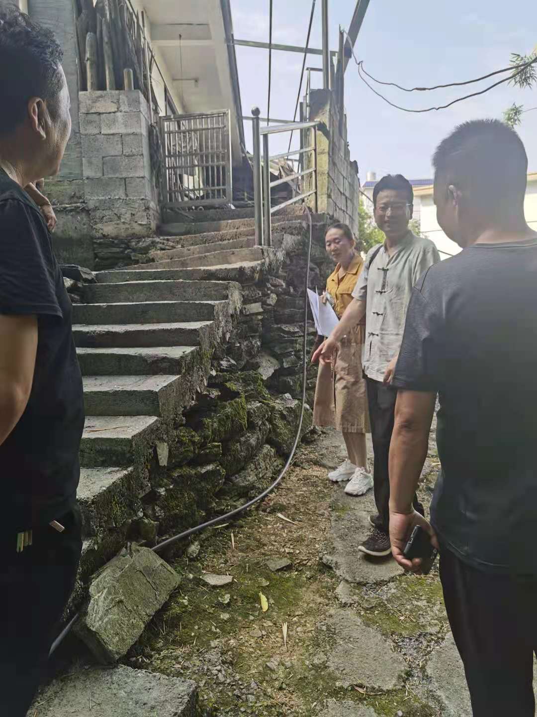 湘西州残联来泸溪督查指导“困难残疾人家庭无障碍改造”工作(图3) 3-21061Q5093BD.jpg