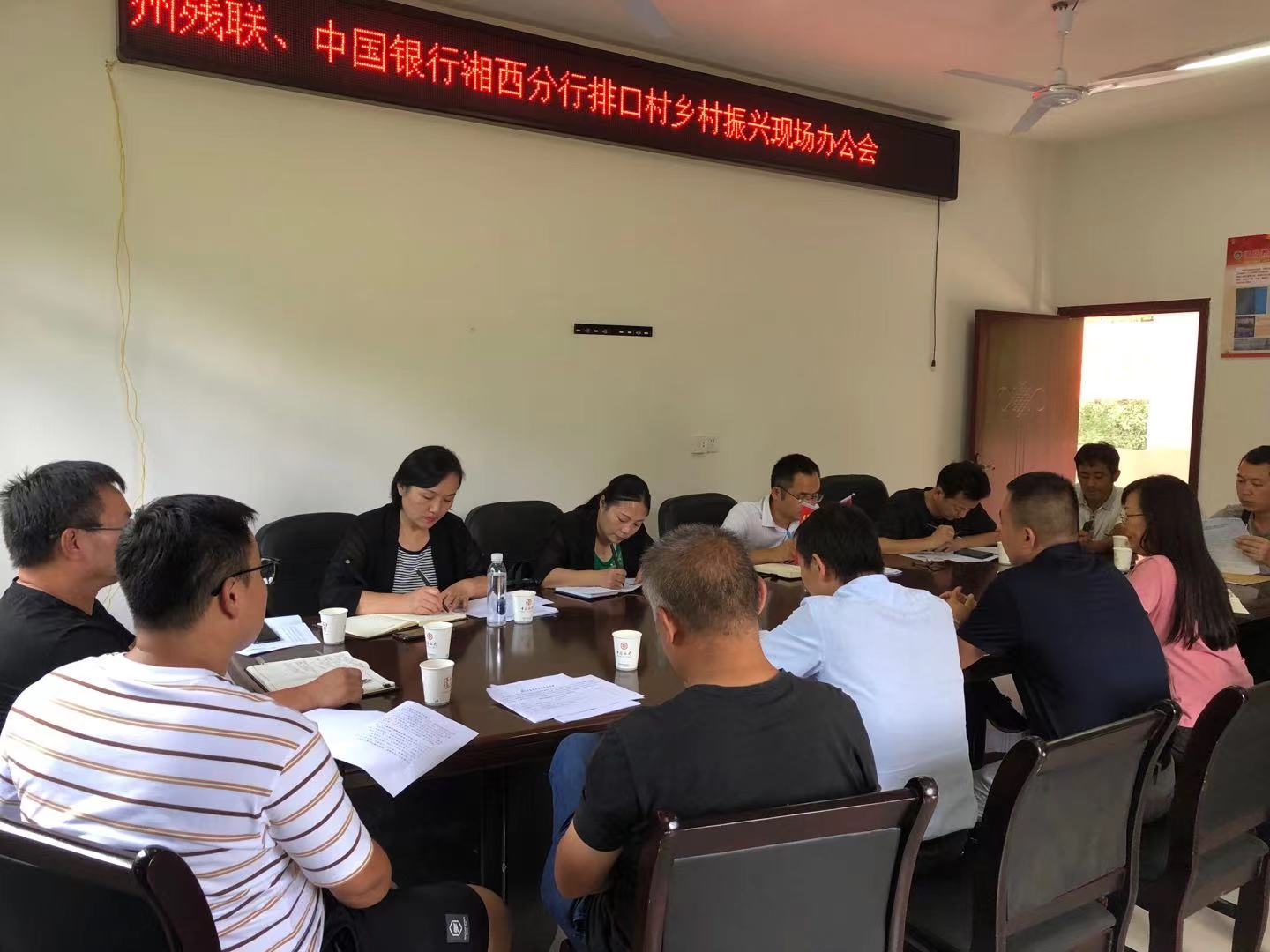 后盾单位聚合力,乡村振兴添动力 ——州残联深入乡村振兴驻点村开展结对走访活动(图1) 3-2109101F635363.jpg