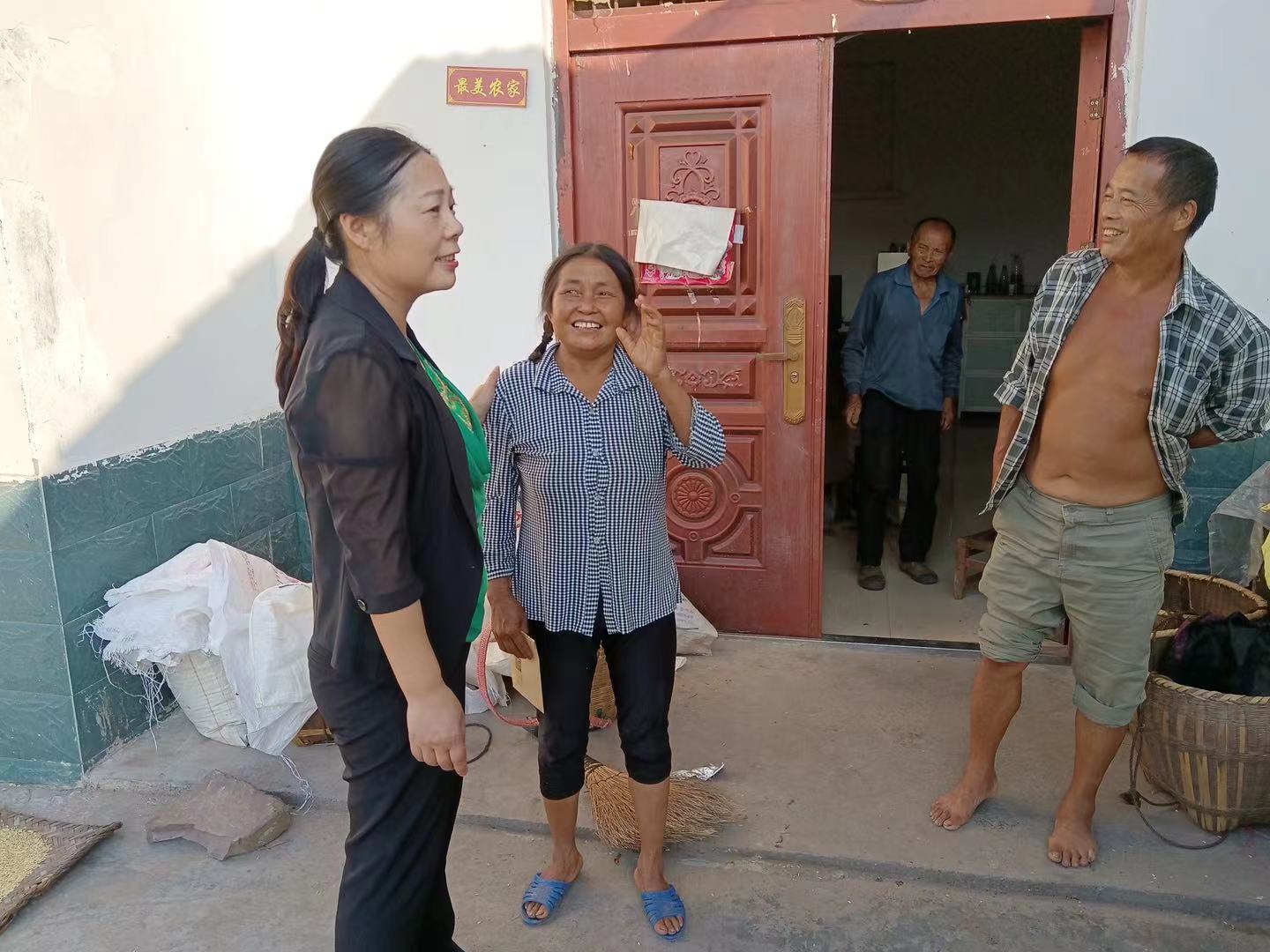 后盾单位聚合力,乡村振兴添动力 ——州残联深入乡村振兴驻点村开展结对走访活动(图2) 3-2109101FA3523.jpg