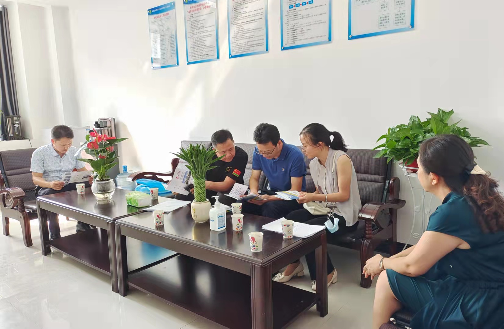 湘西州法律援助中心残联工作站成立(图2) 3-2109141K531A2.jpg